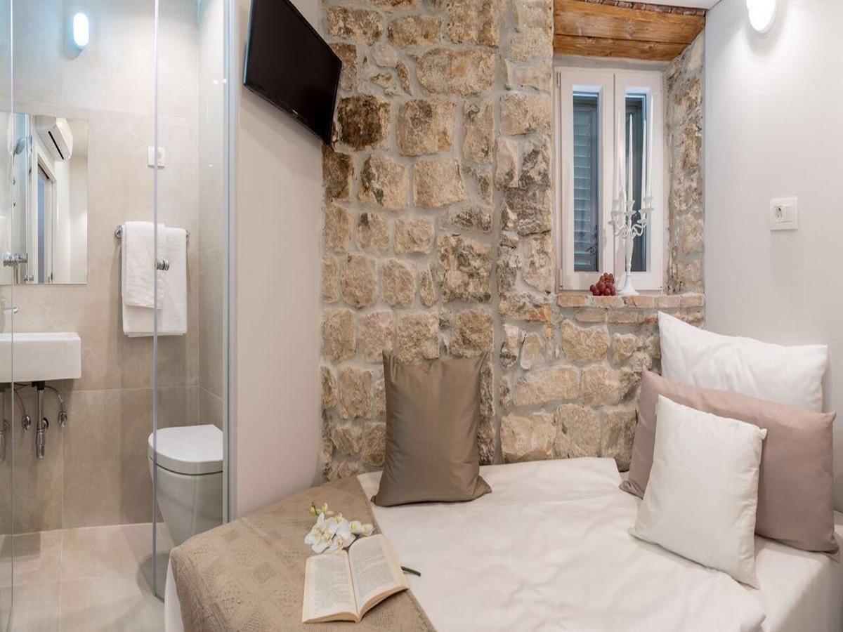 Jupiter Lux Bed & Breakfast 4*