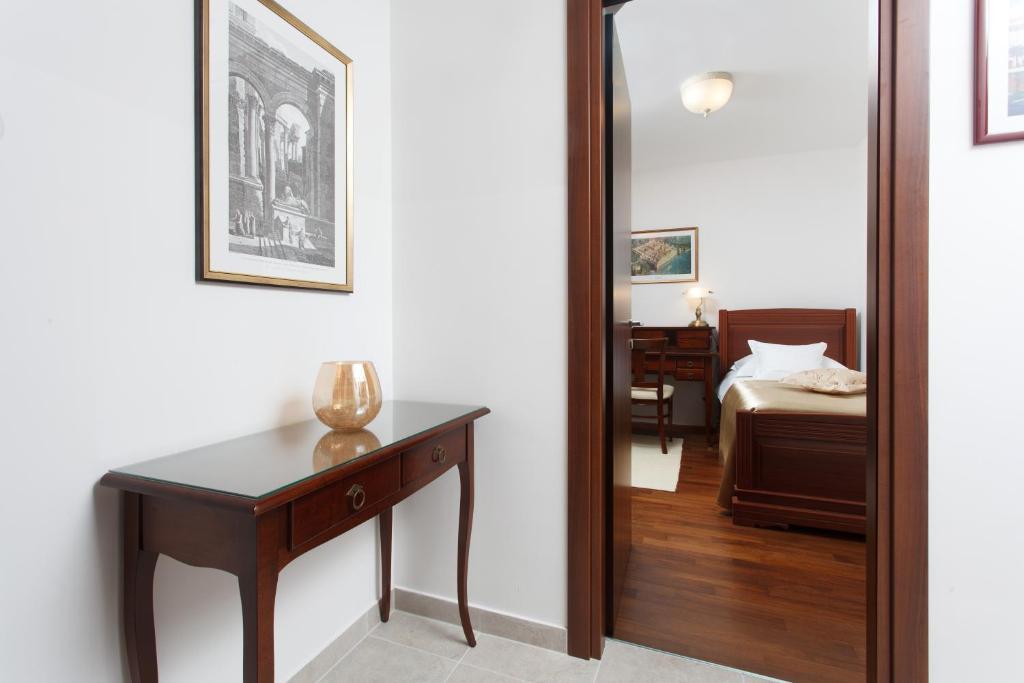Old Town Three Bedroom Apartment Asti Mande 1 *