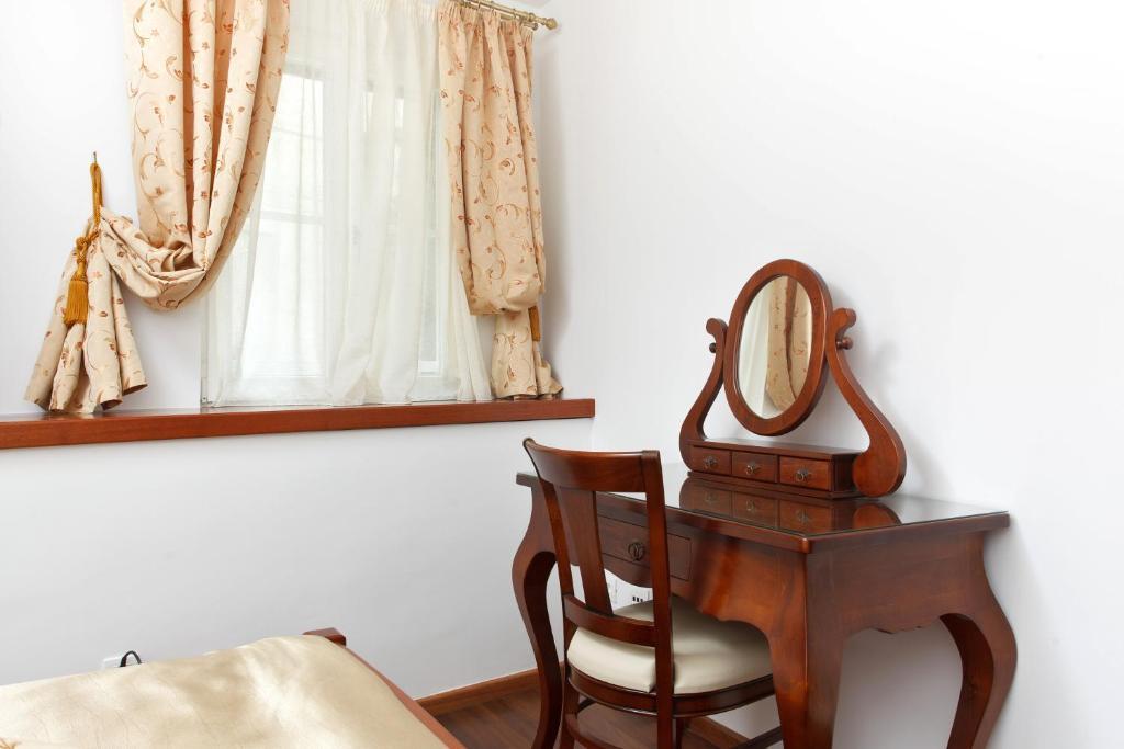 Old Town Three Bedroom Apartment Asti Mande 1
