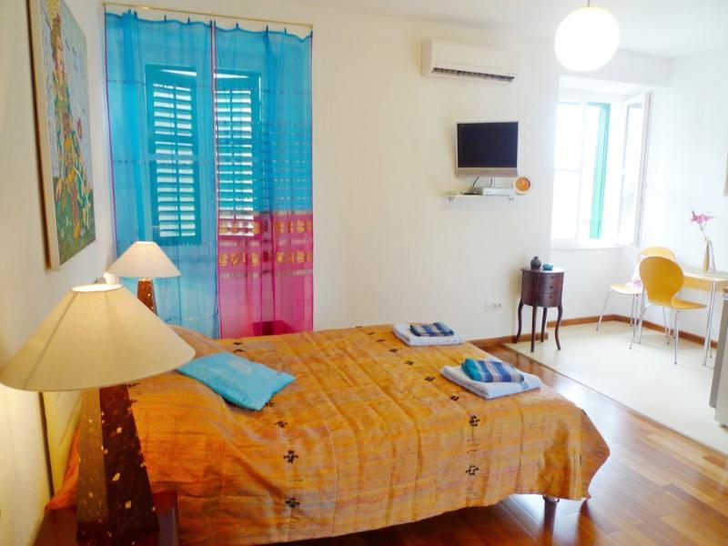 Old Square Apartment *