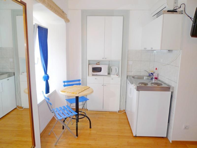 Old Square Apartment Split
