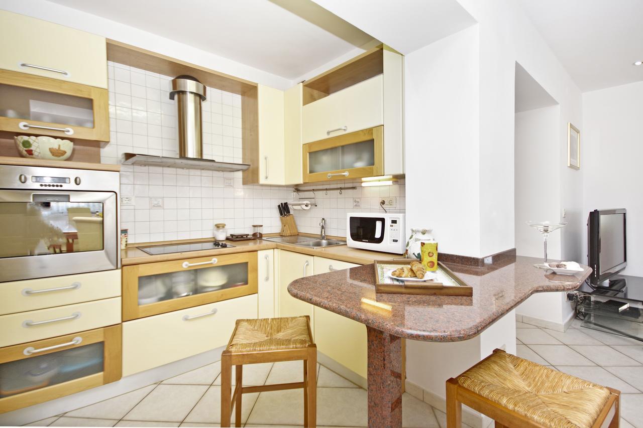 D & J Apartment