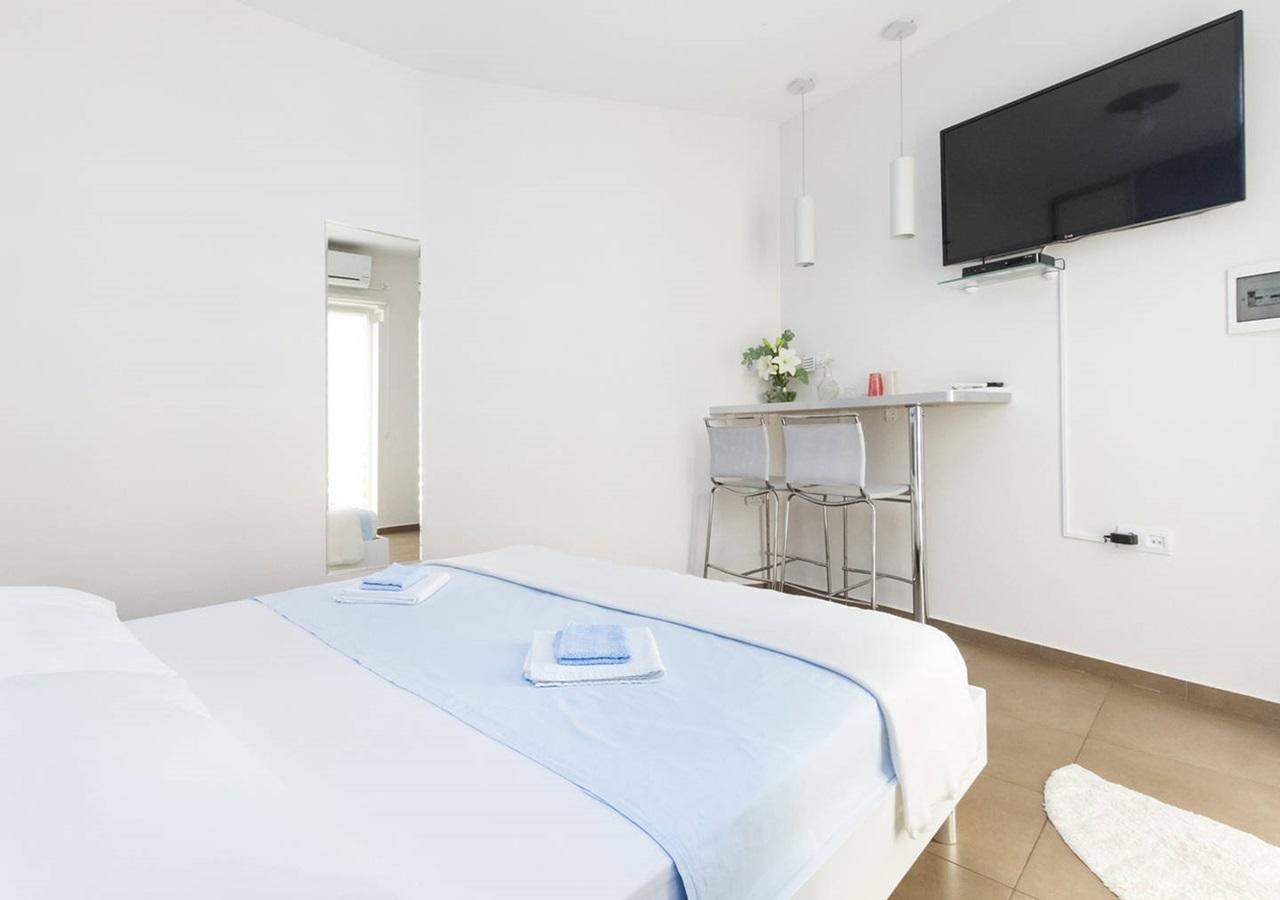 Varos Guest house