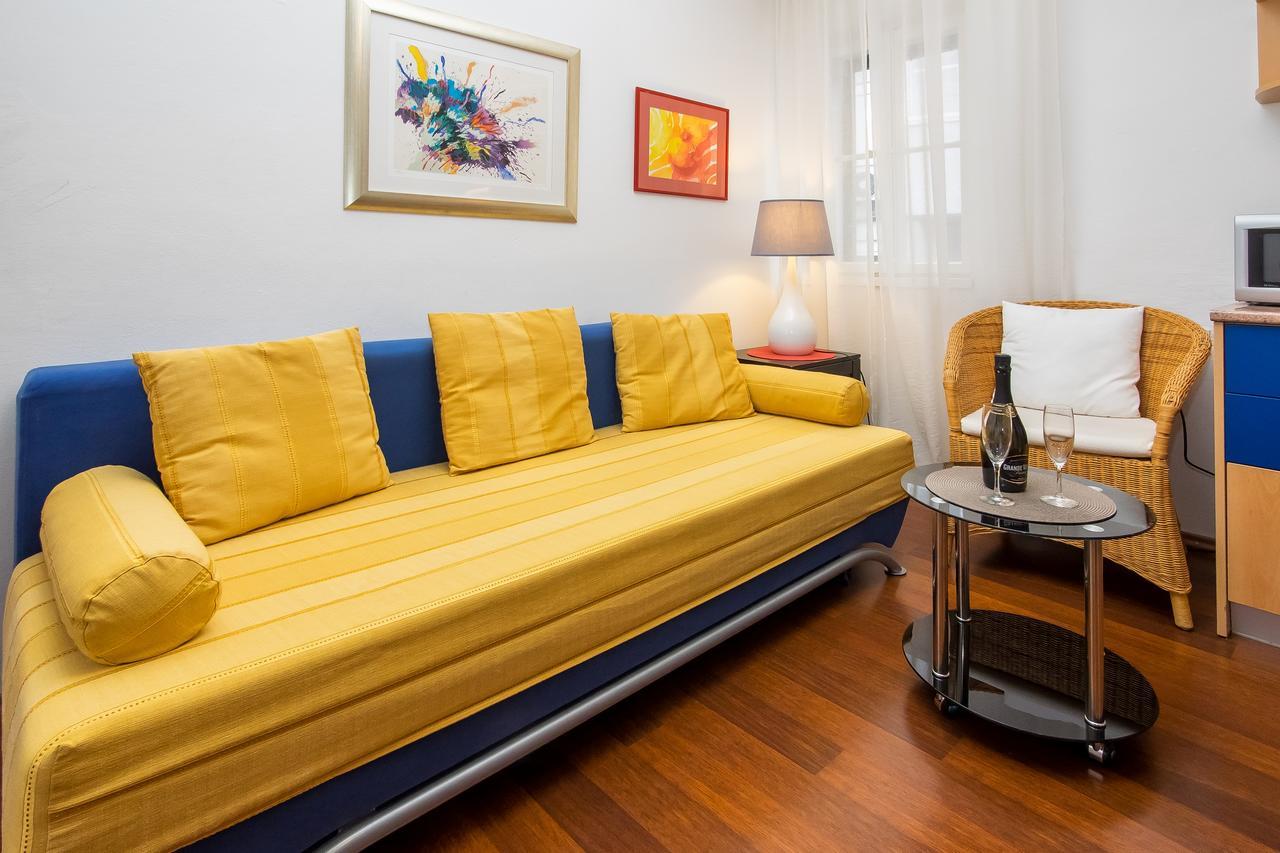 Leta With Parking Guest house Split