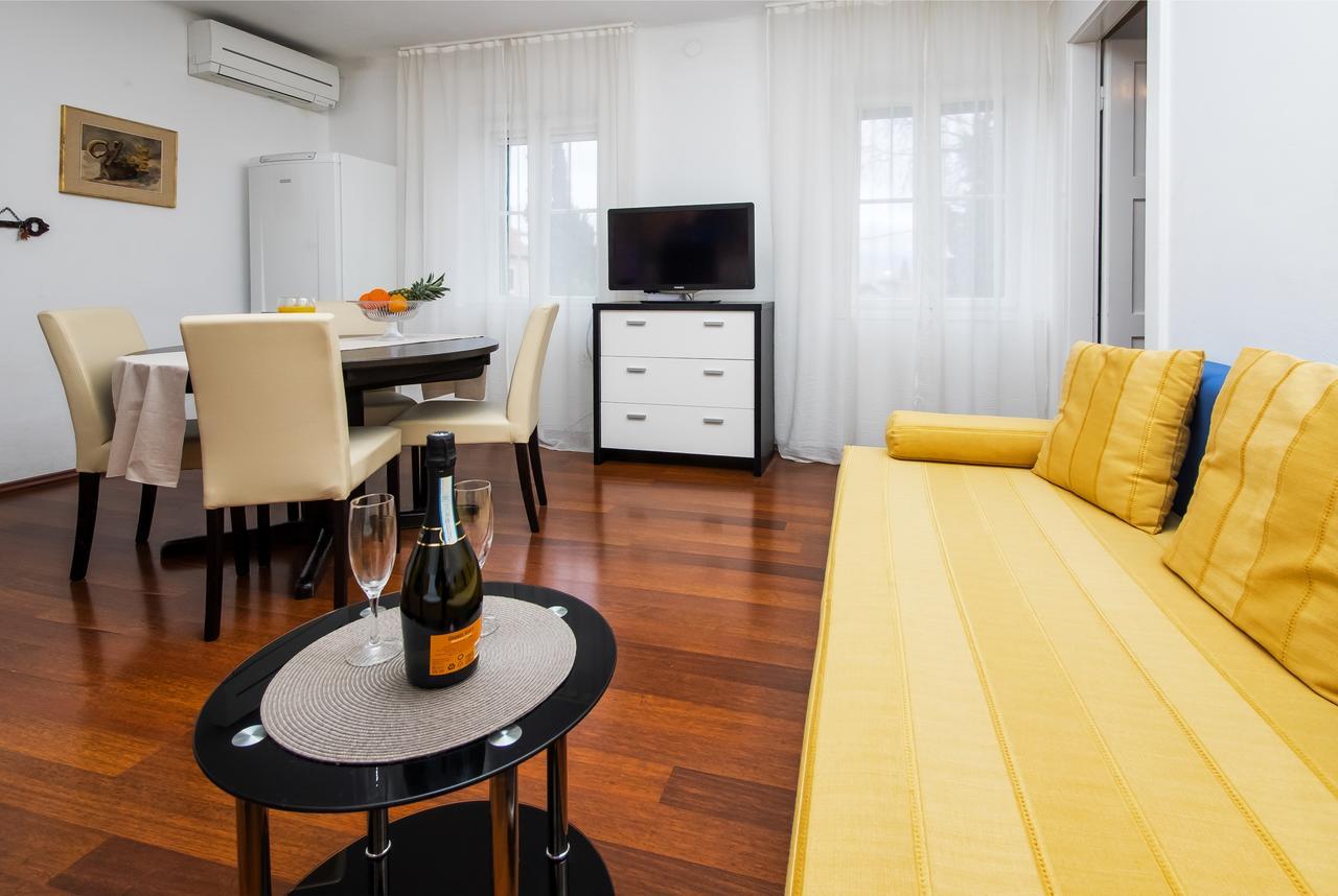 Guest house Leta With Parking 3*
