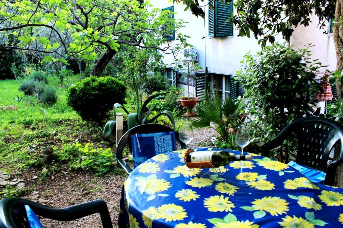 Guest House With Garden - Zuvan Guest house