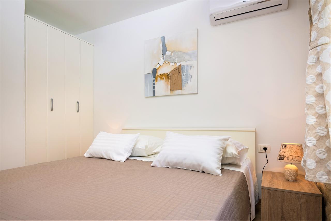 The Palace Collection In Centre Apartment