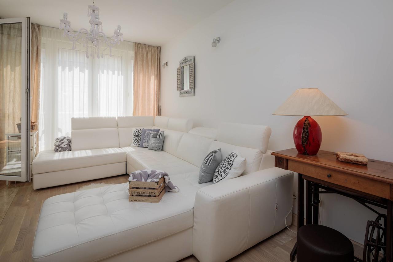Shabby Leni Apartment Split