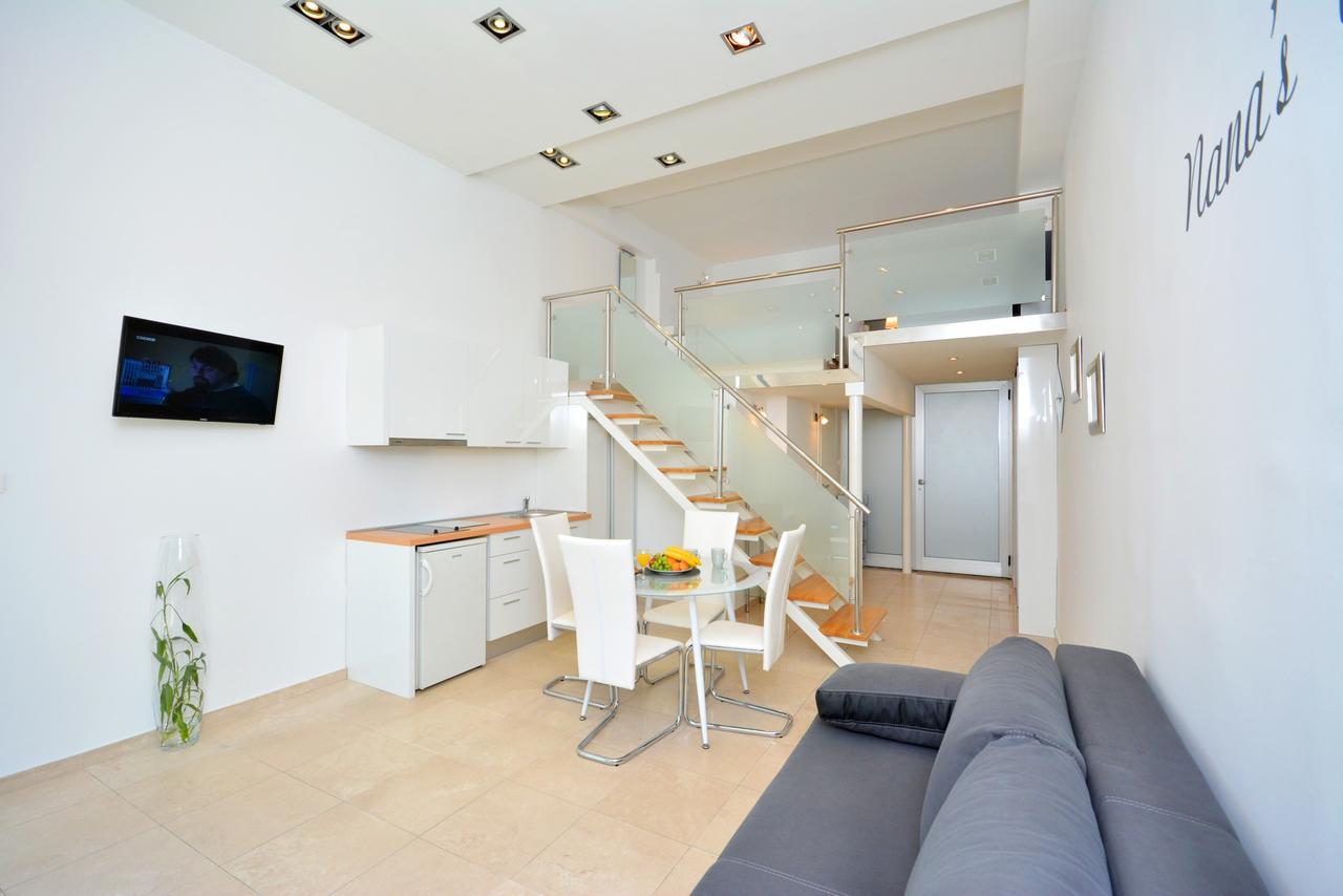 Nana's House Apartment Split