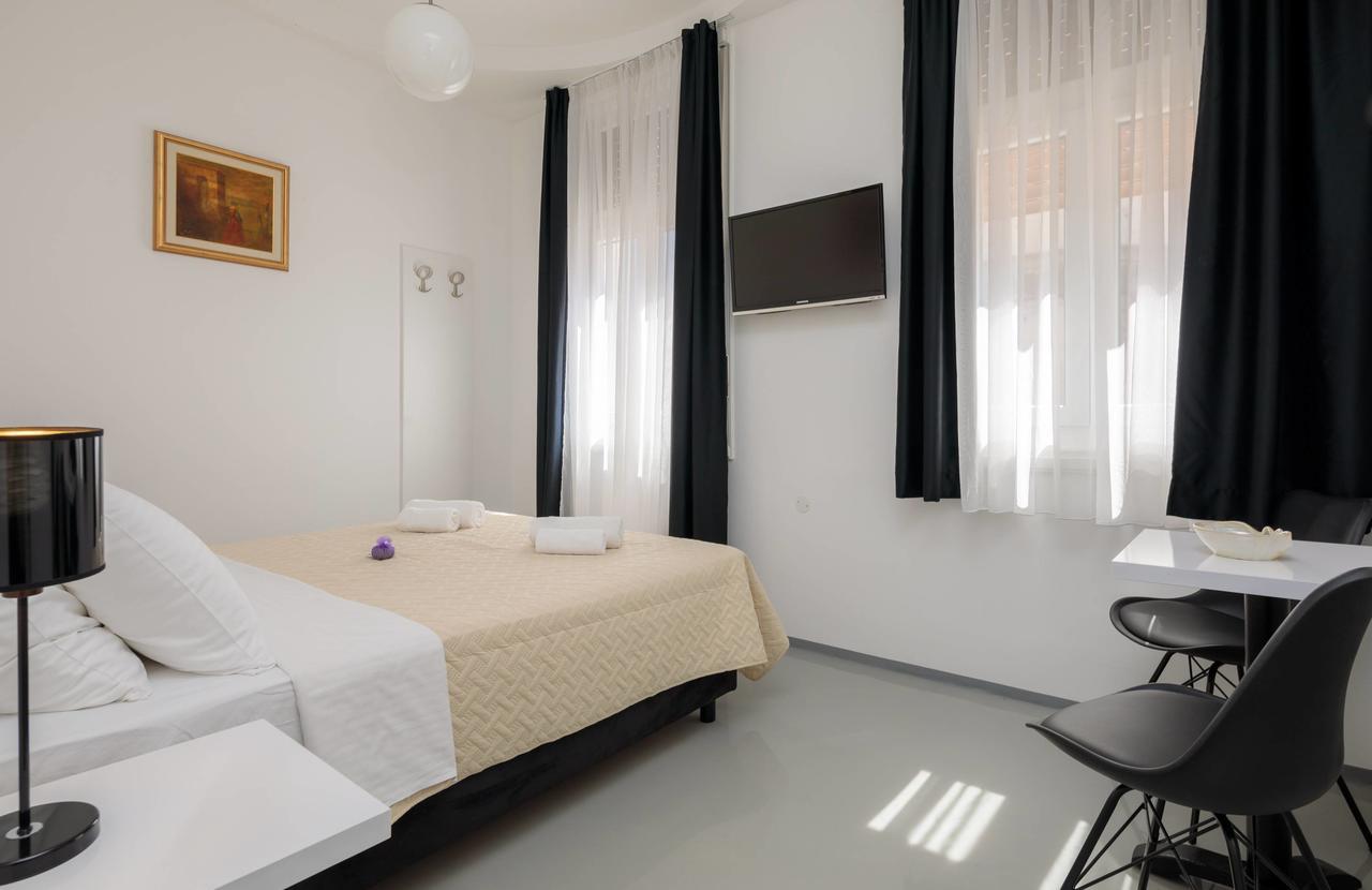 Plr Luxury Rooms *