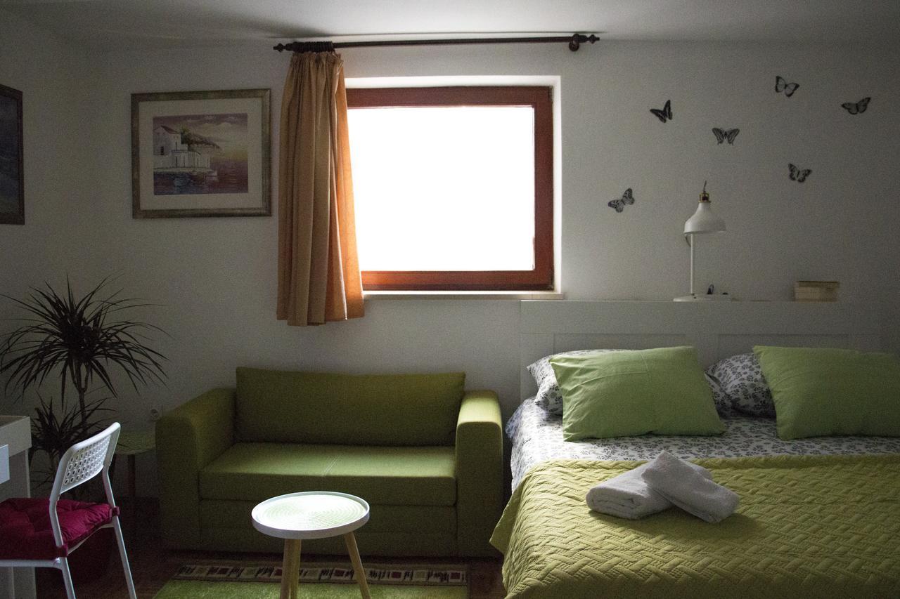 Studio Apartment *