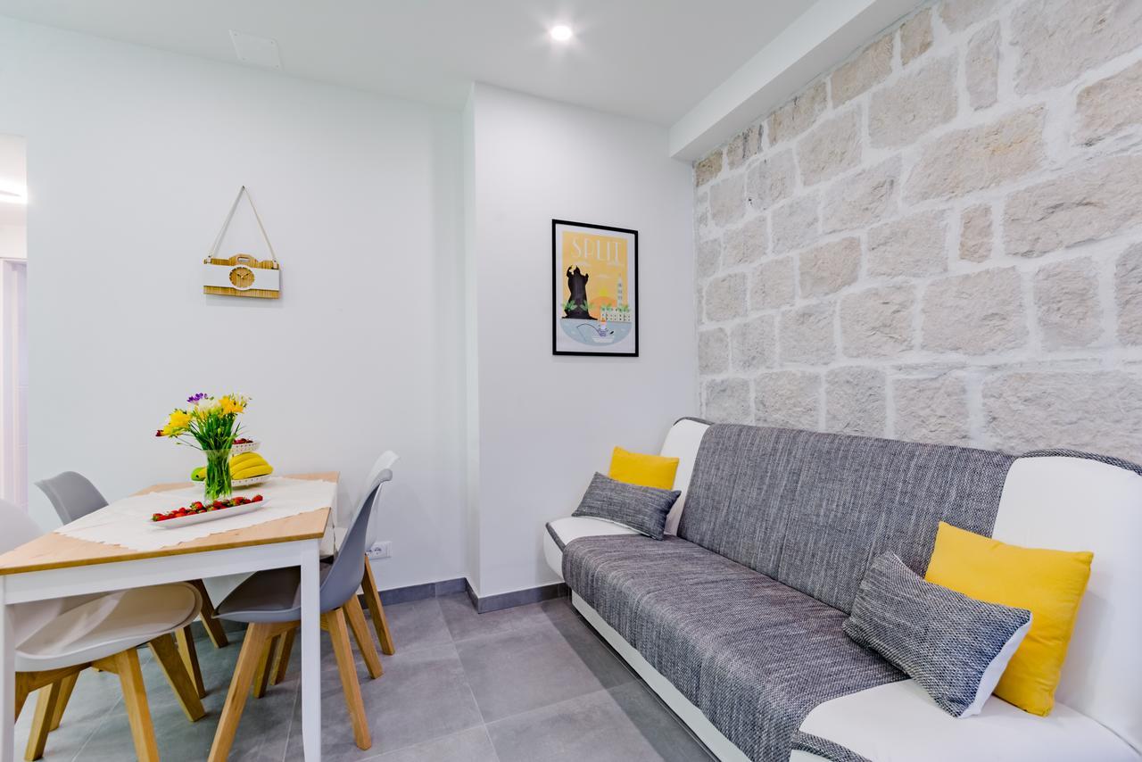 Mia Apartment Split