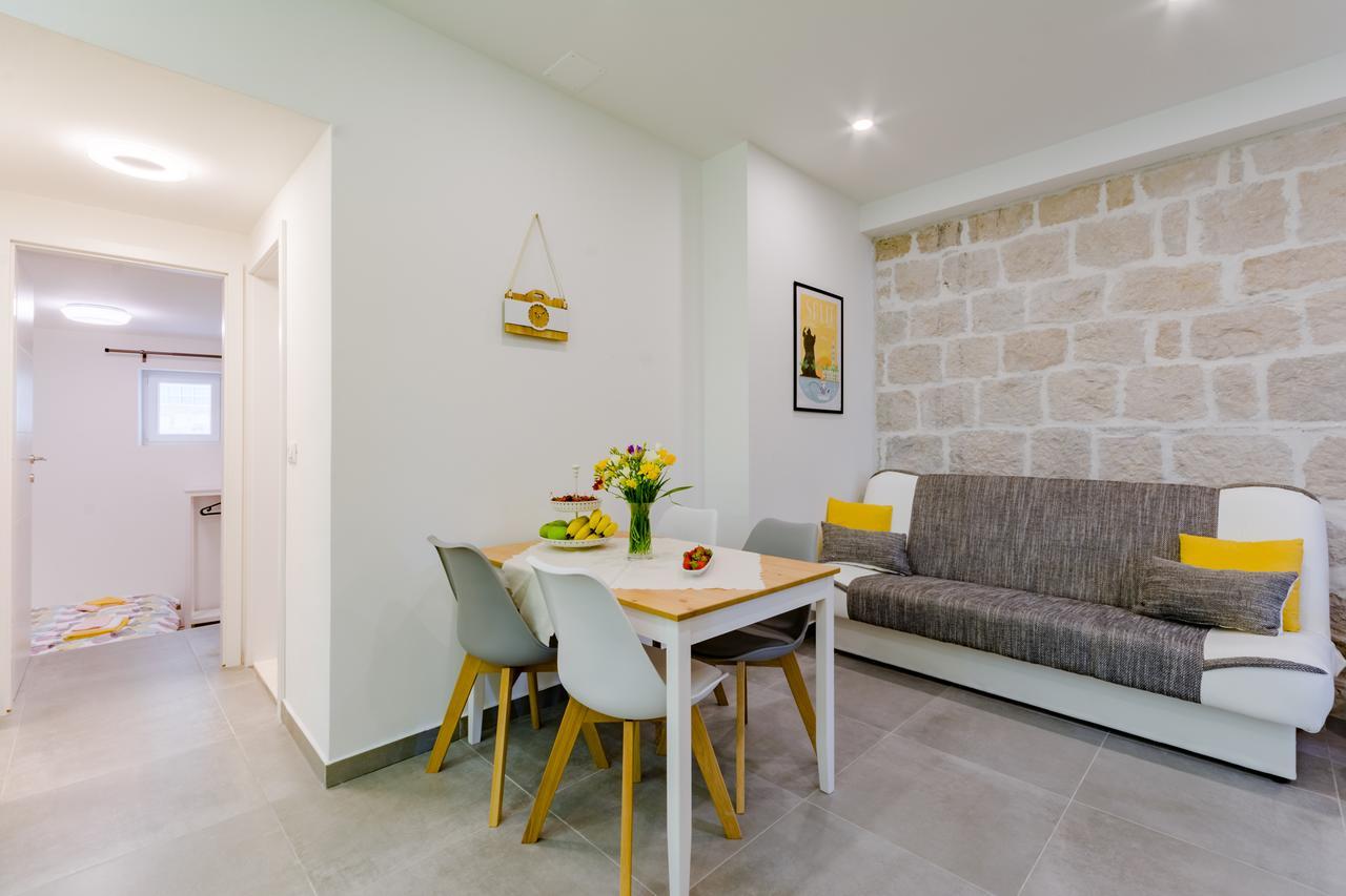 Mia Apartment Split