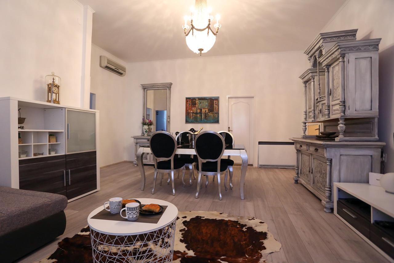 Papalic Palace * Split