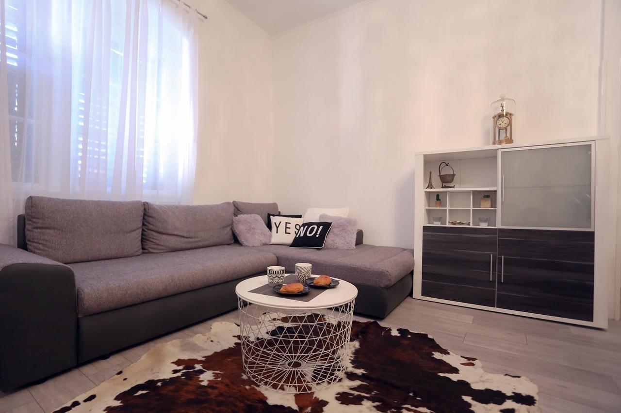 Papalic Palace Apartment *