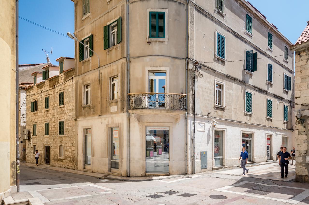 Royal Theatre Studio And * Split
