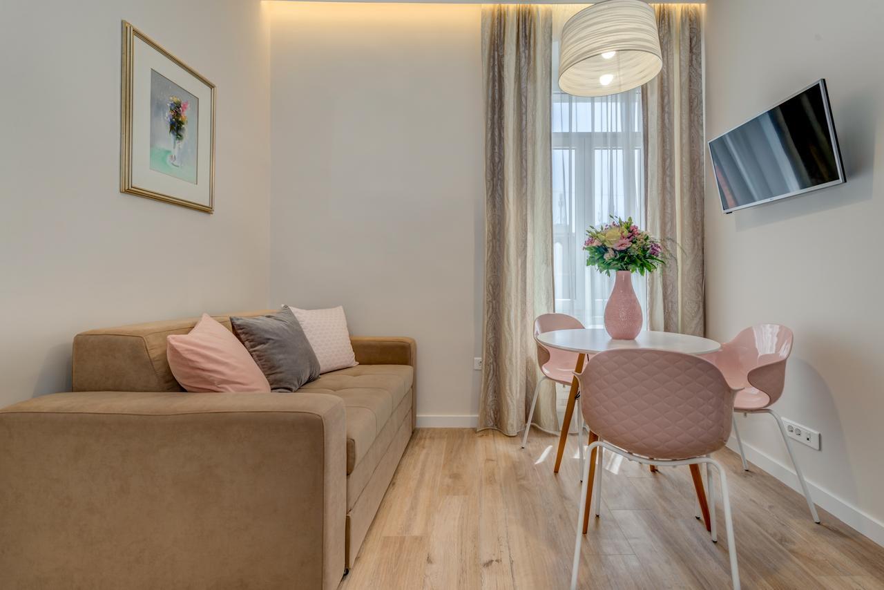 Royal Theatre Studio And Apartman