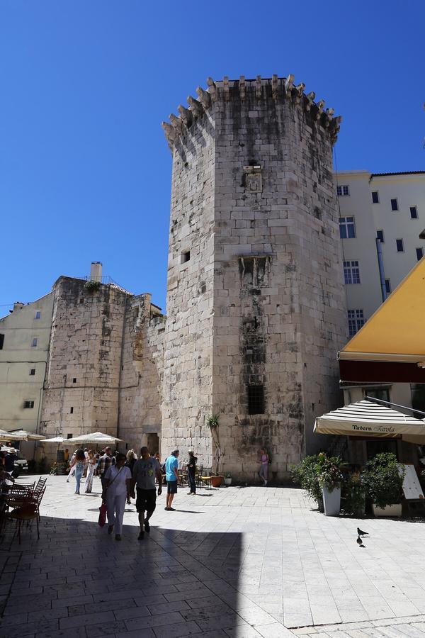 Papalic Palace Apartment