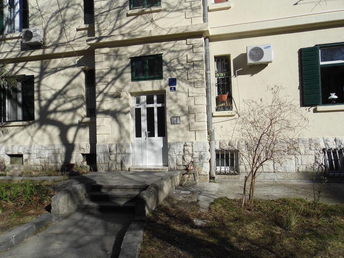 Ina Apartment Split