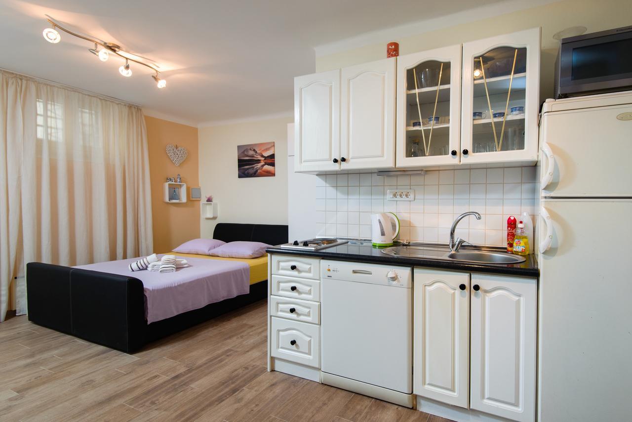 Private Accommodation Milisa *