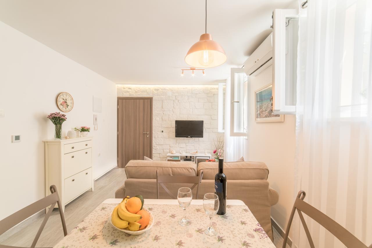 Apartment Nono Near The Beach With Parking Apartment Split