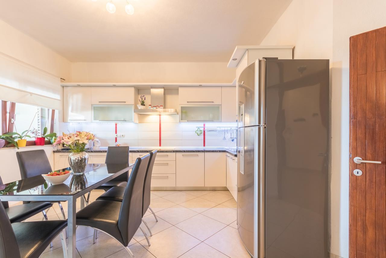 Grand View Apartment Split