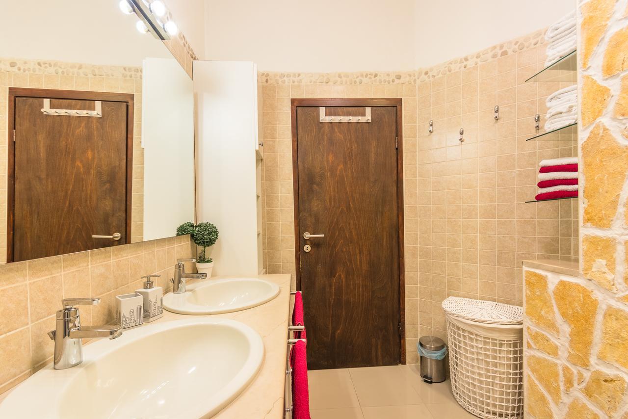 Grand View Apartment *