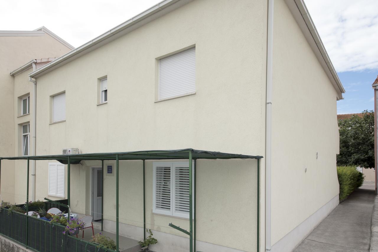 Apartment D&a *