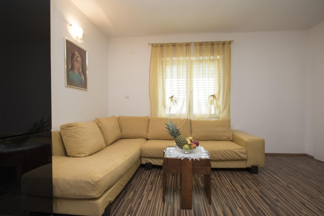 Apartment D&a *