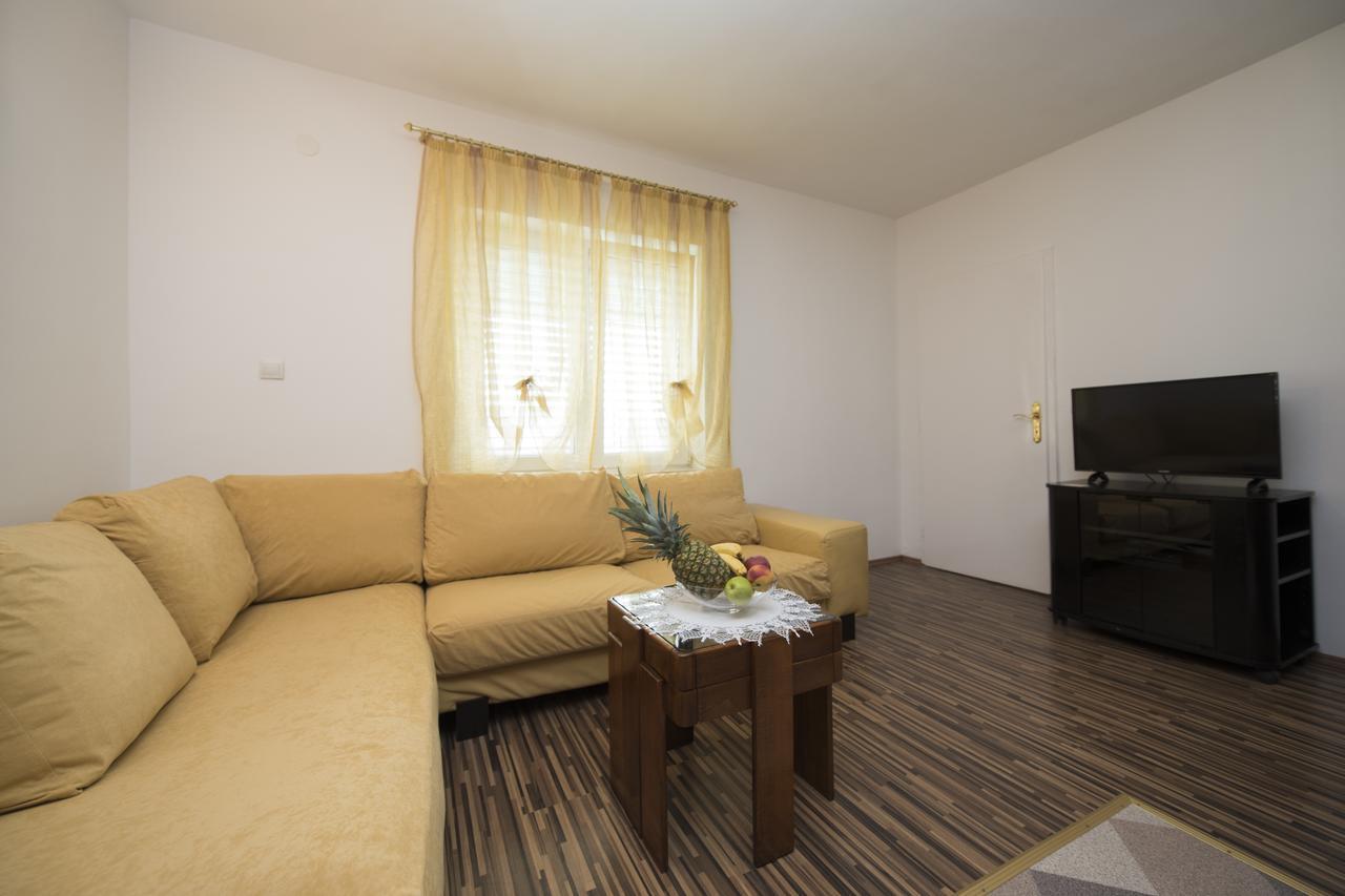 Apartment D&a *