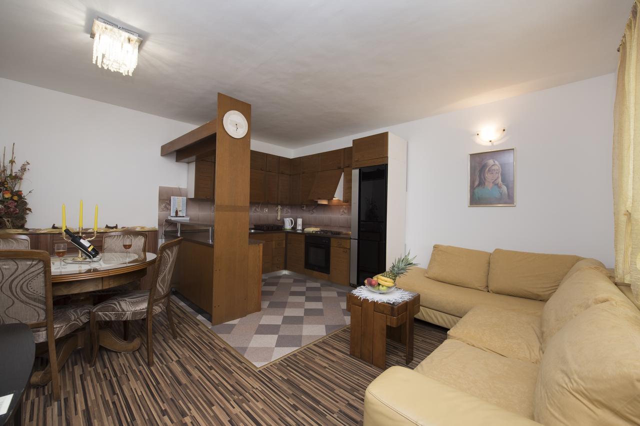 Apartment D&a *