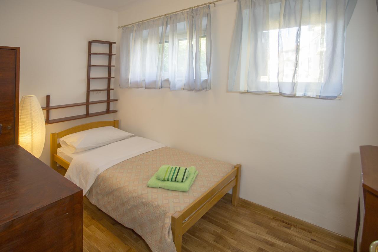 Mina Apartment Split