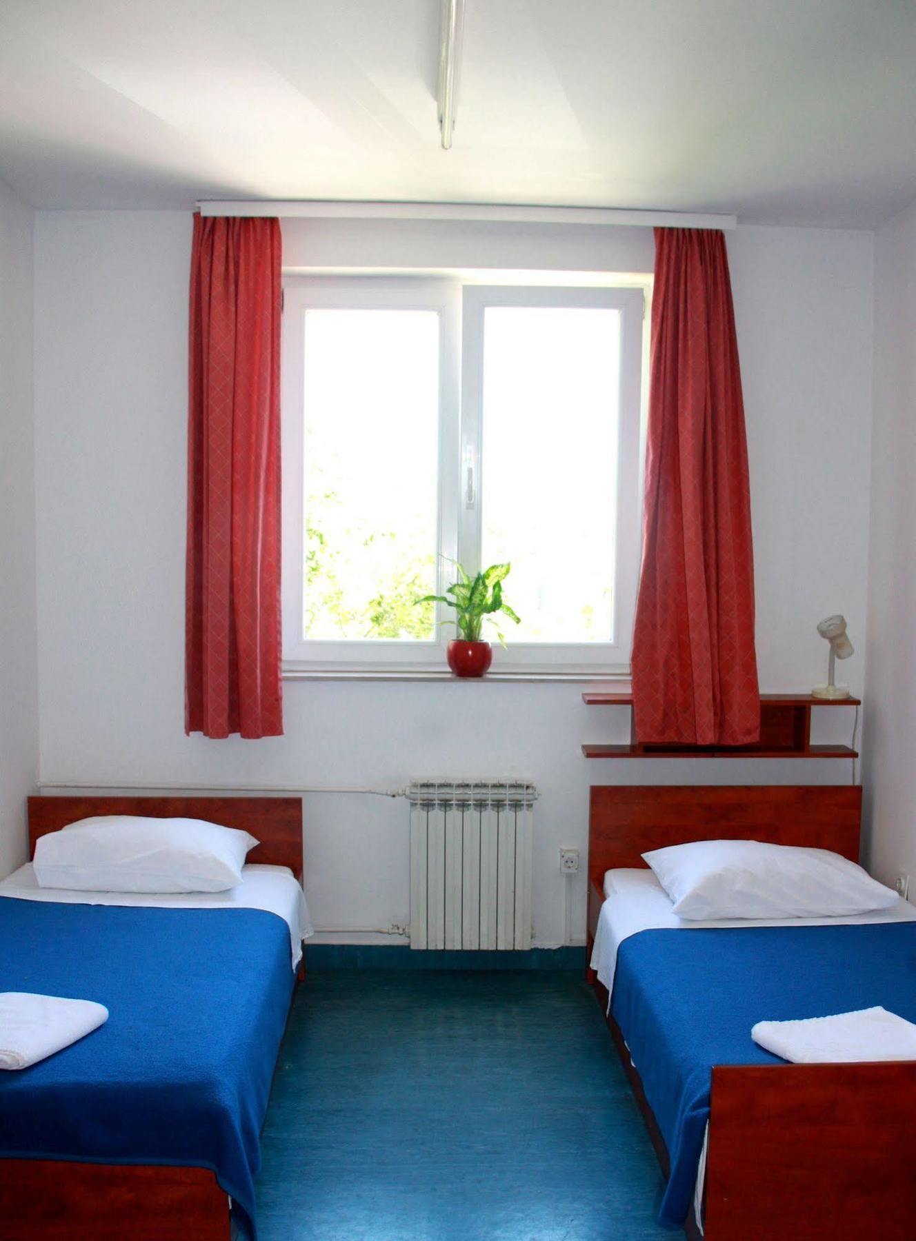 Dujam Hostel *