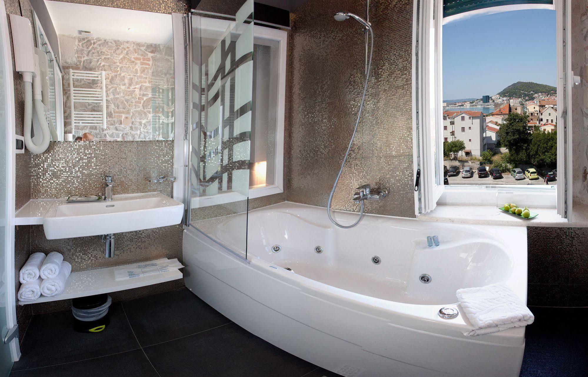 Authentic Luxury 4*