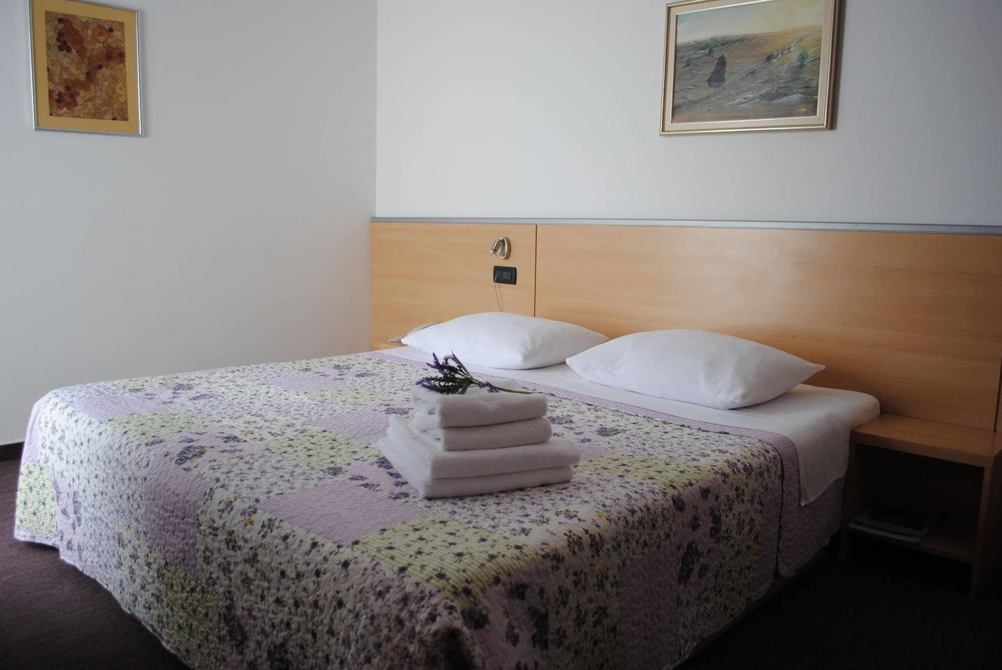 Hotel More 3* Split