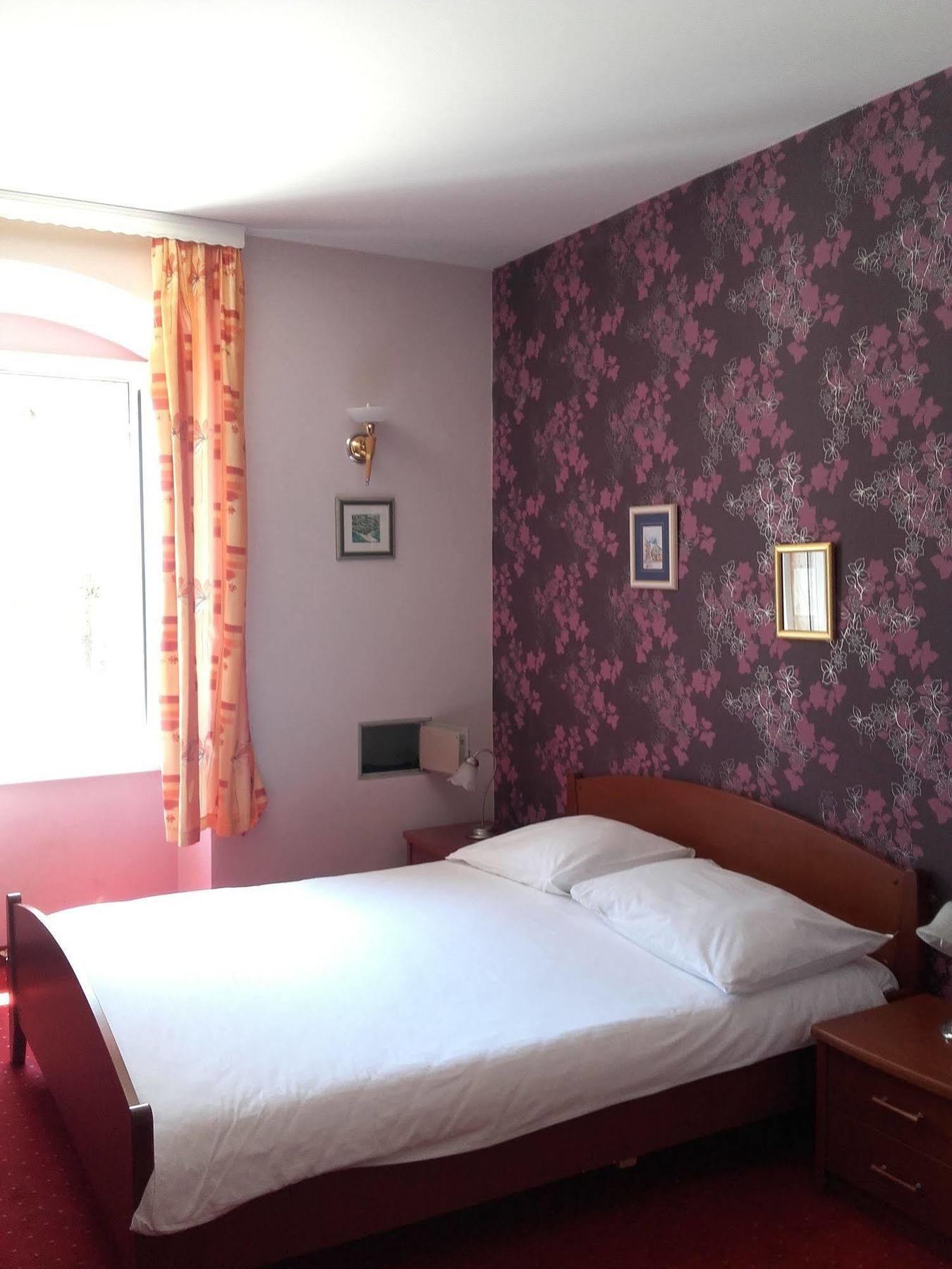 Adriana Hotel 3*