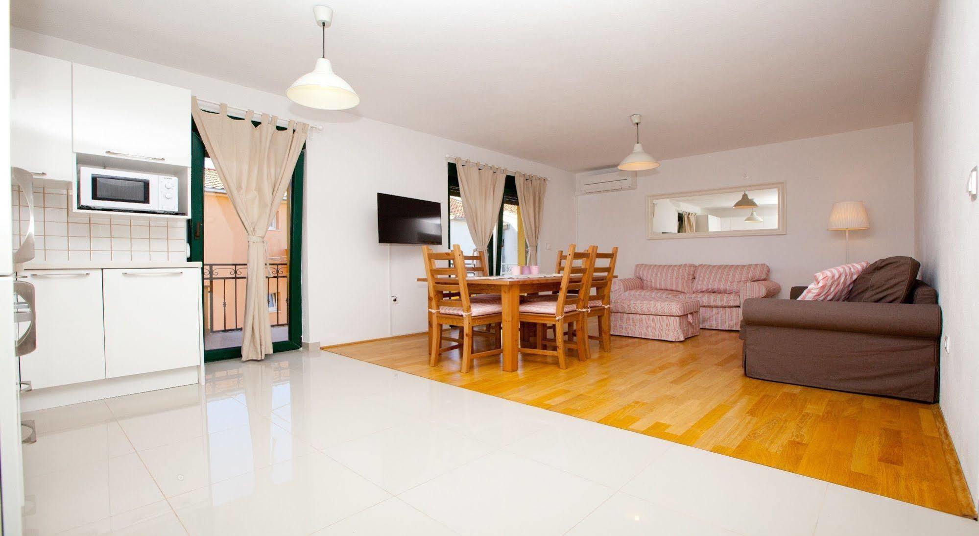 Roses Apartment *