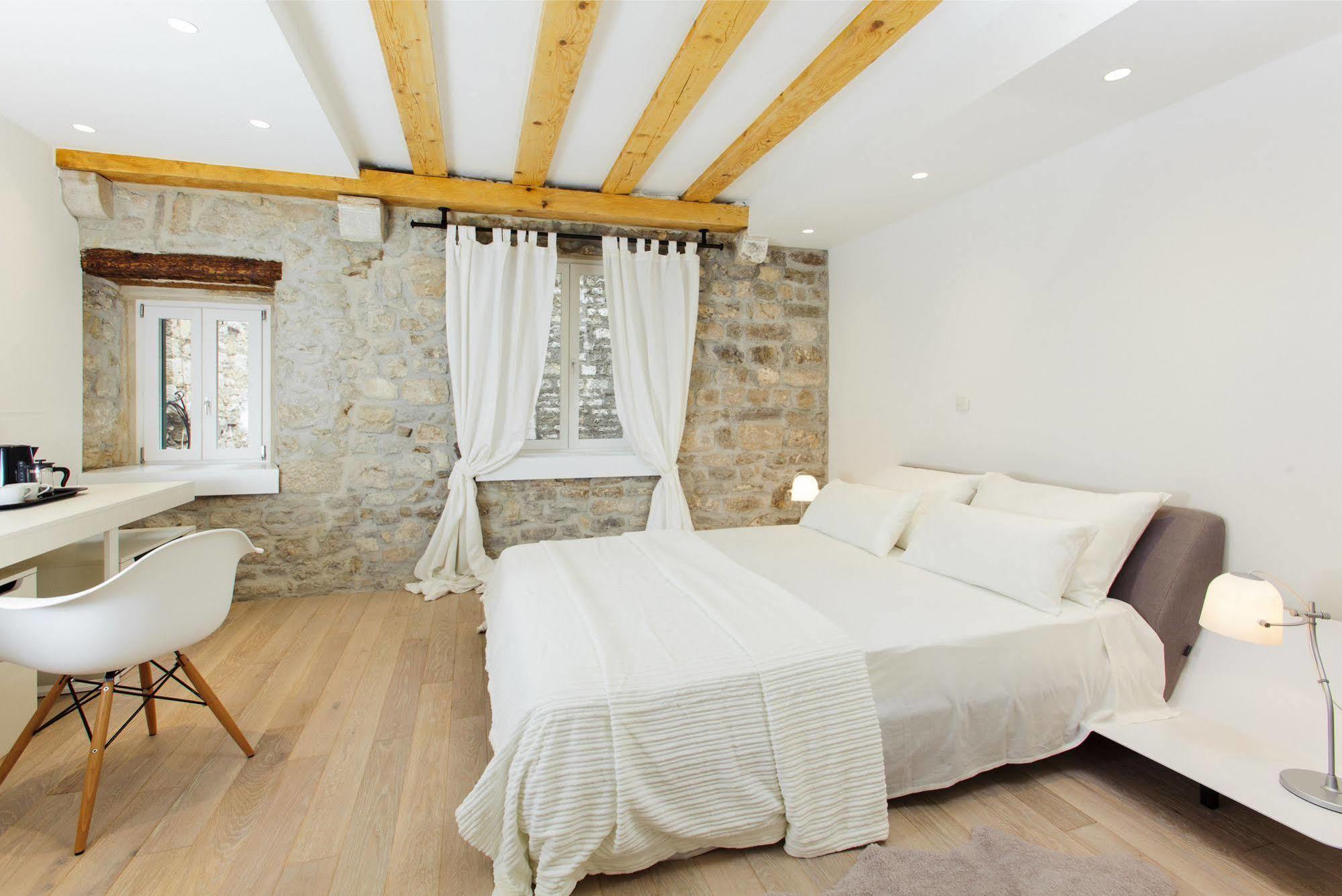 Grgur Ninski 4*