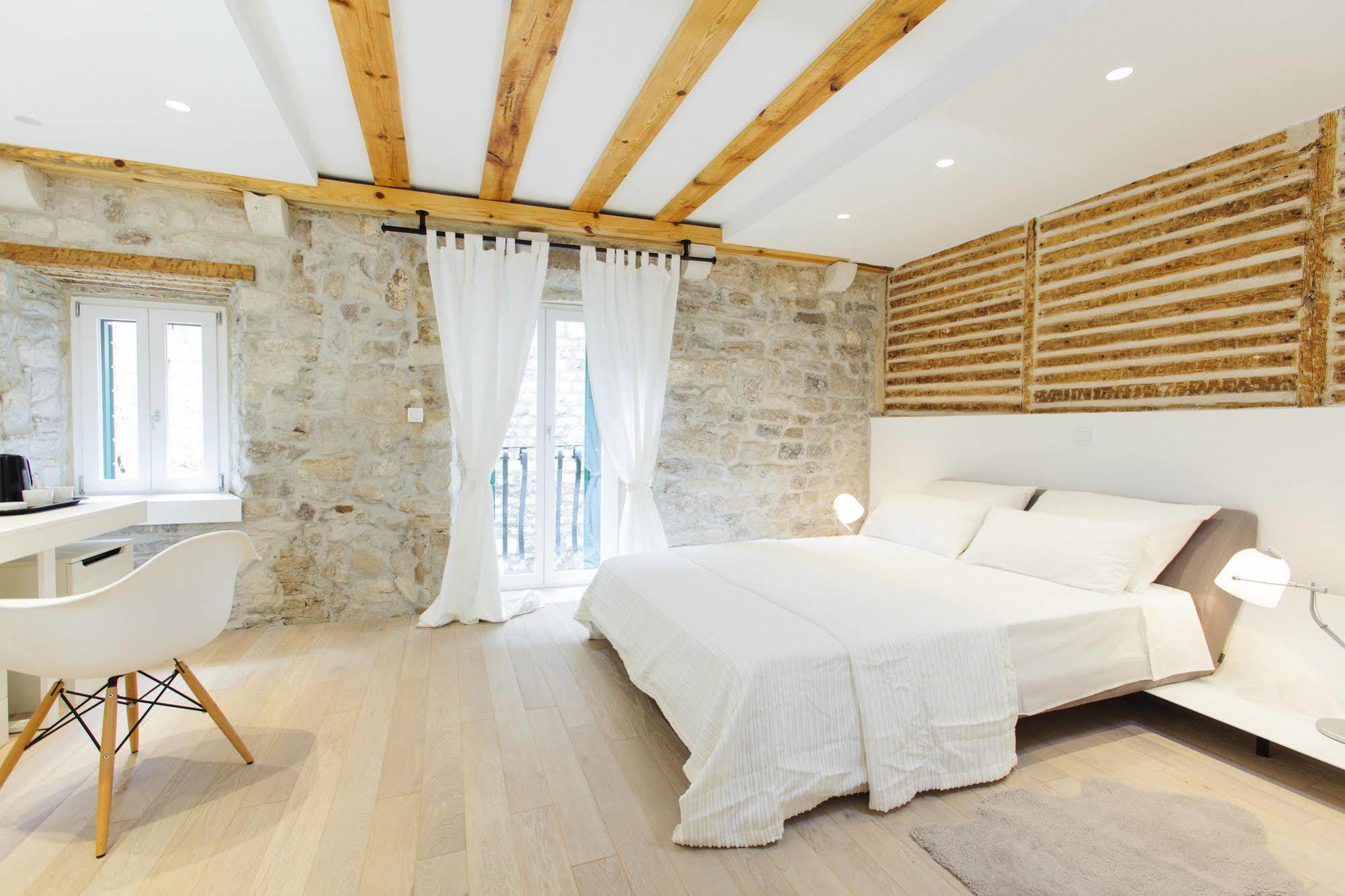 Grgur Ninski 4*