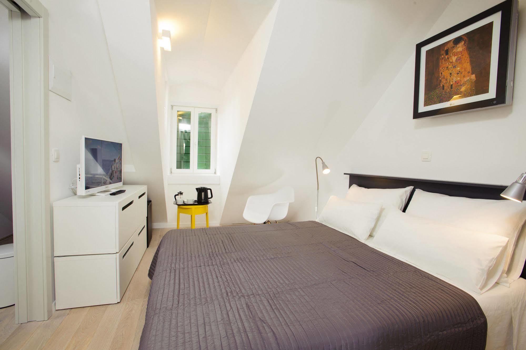 Grgur Ninski 4*