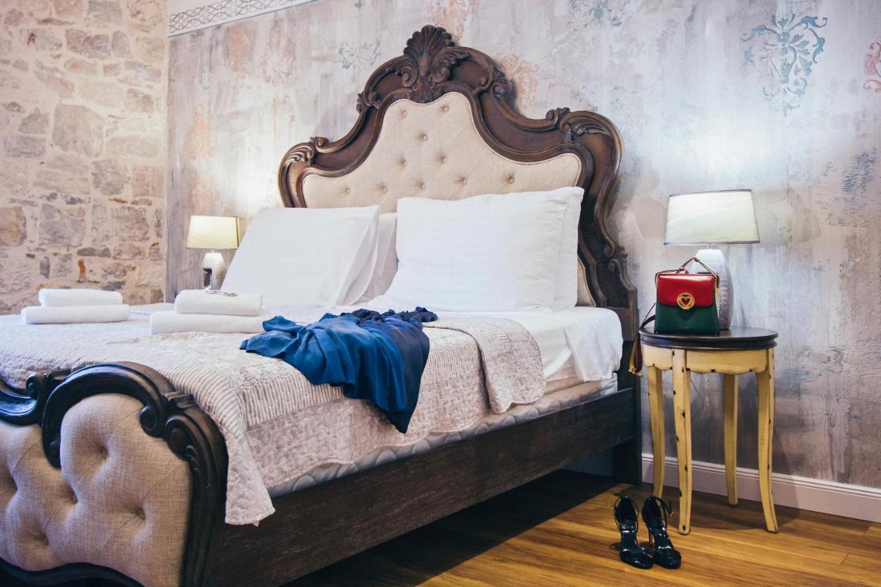 Plaza Marchi Old Town - Mag Quaint & Elegant Boutique