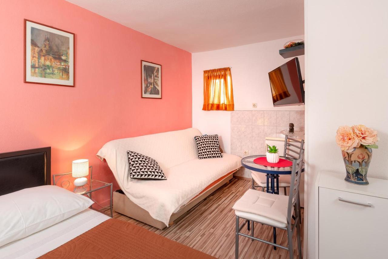 Guest house Damira 3*