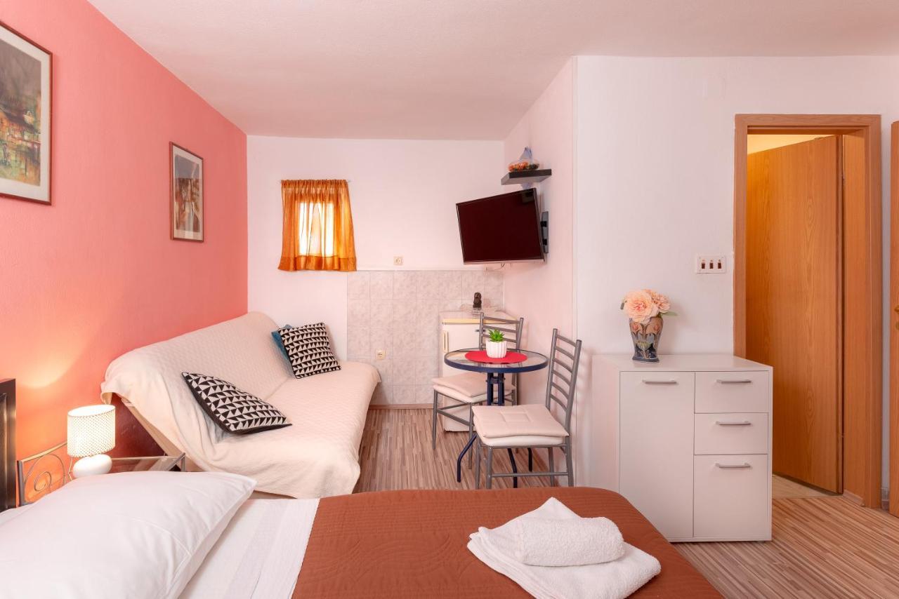 Guest house Damira 3*