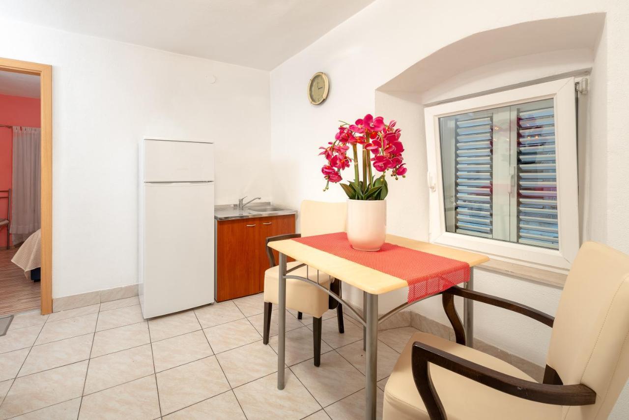 Damira Guest house