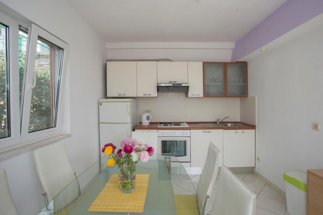Lucy Apartment Split