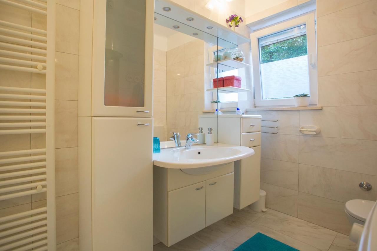 Sugar Flat Apartment Split
