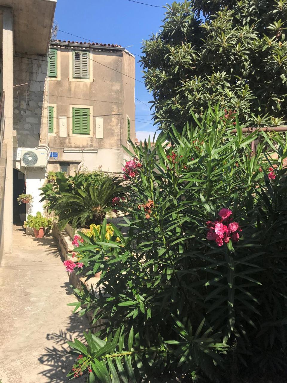 Mediterano - Center Split