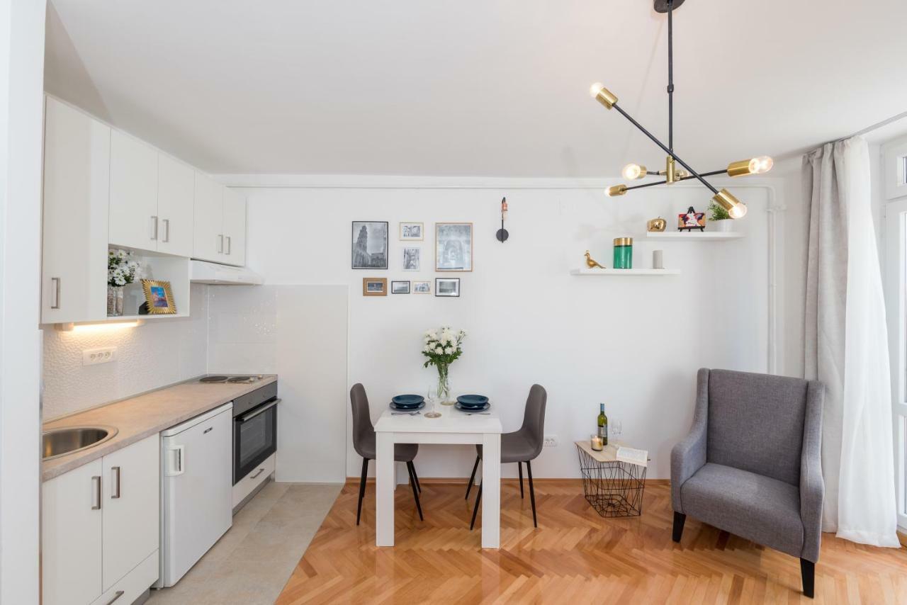 Apartment Apartment Var *