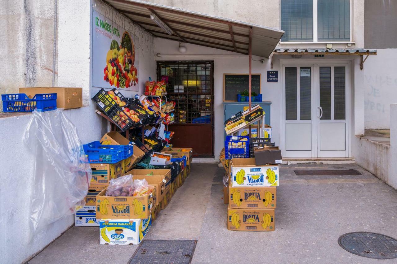 2 Bedroom Apartment/parking/market * Split
