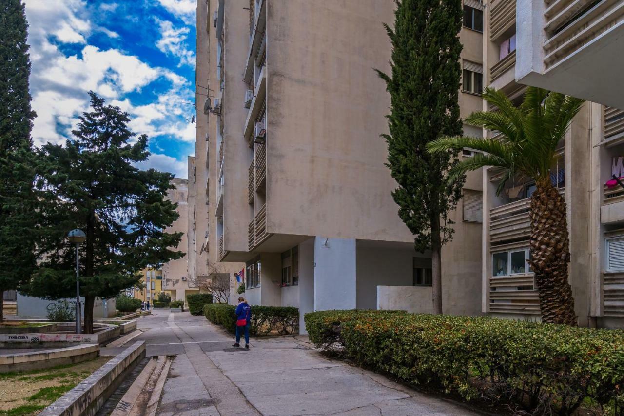 Apartment 2 Bedroom Apartment/parking/market Split